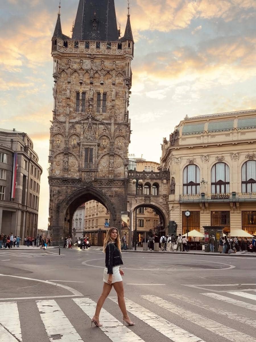 Potret Kunjungan Miss Supranational 2025 Eduarda Braum ke Ceko