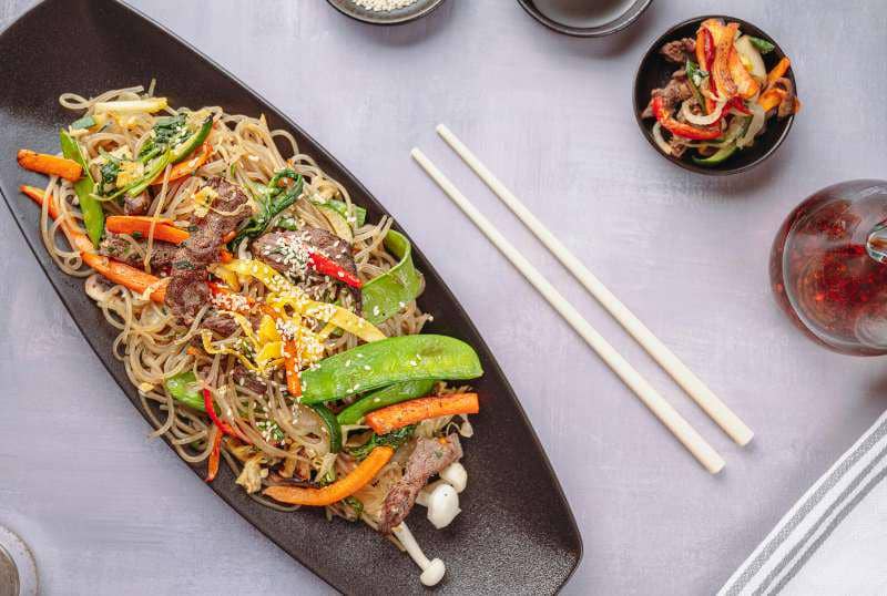 Ilustrasi Beef Japchae.