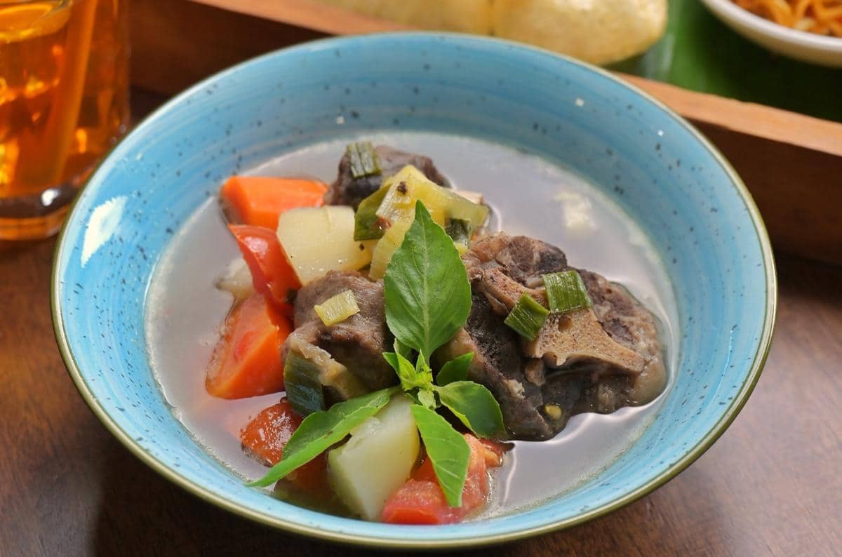 ilustrasi sop daging sapi