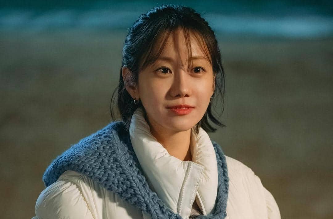 Jung Min A di drama We Are All Trying Here