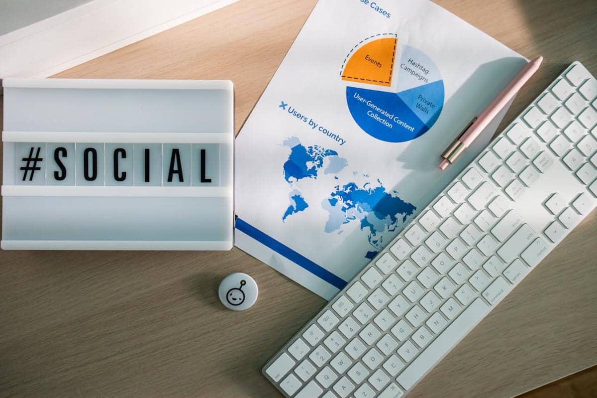 ilustrasi analytics, social media marketing