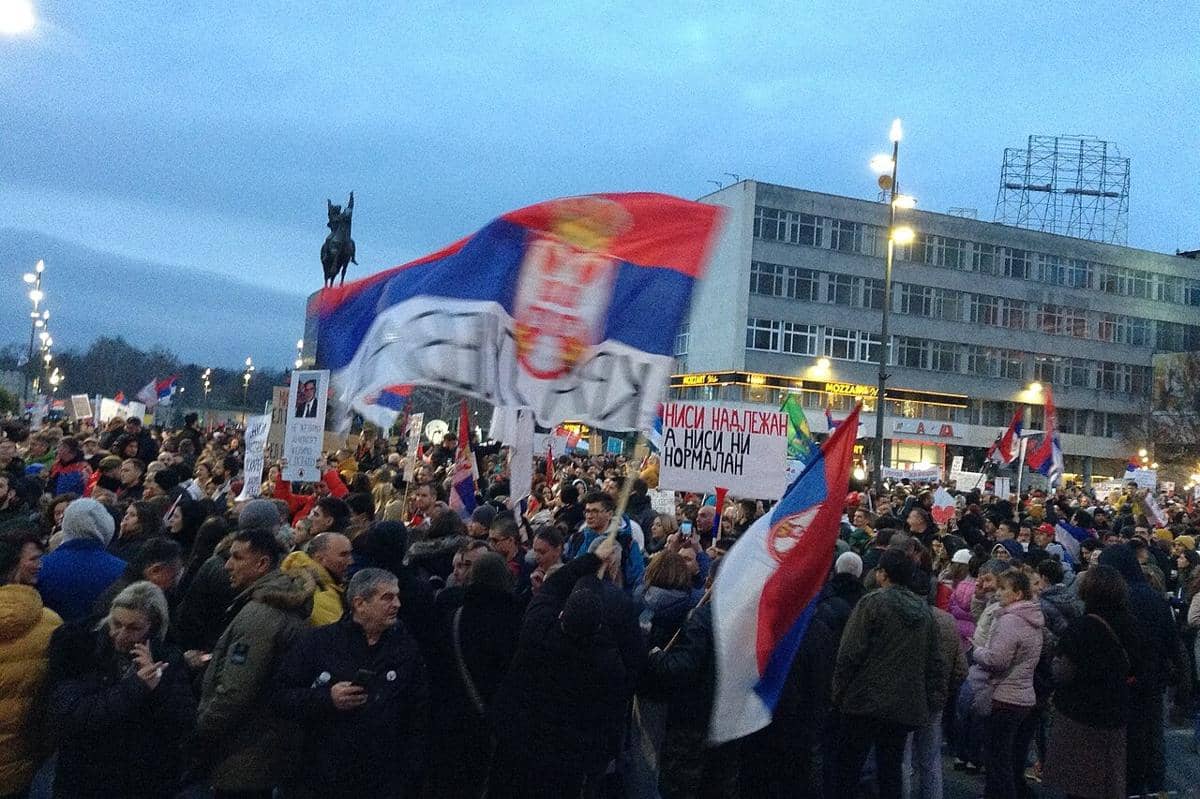 Puluhan Ribu Warga Serbia Demo Tuntut Pemilu Lebih Awal
