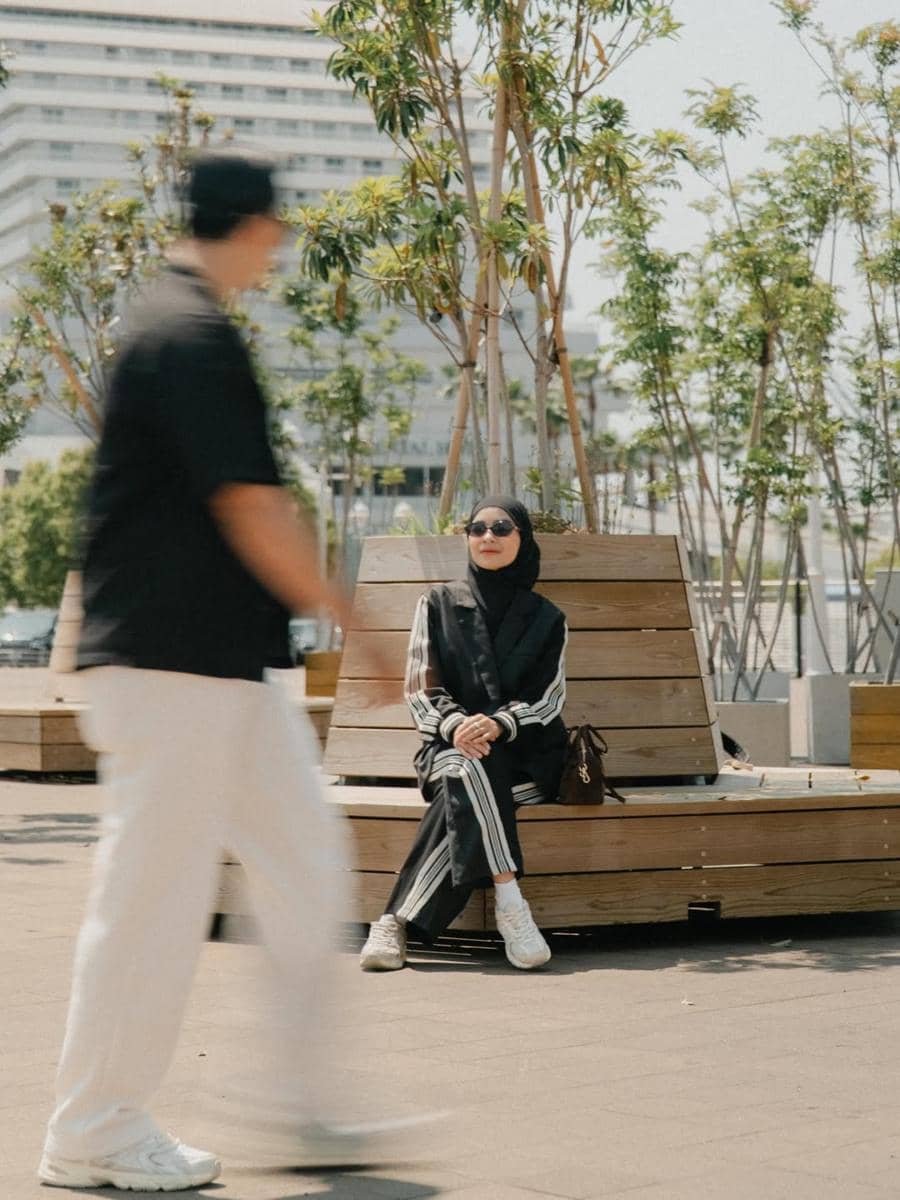 Photoshoot Ikbal Fauzi dan istri di pelabuhan Kobe