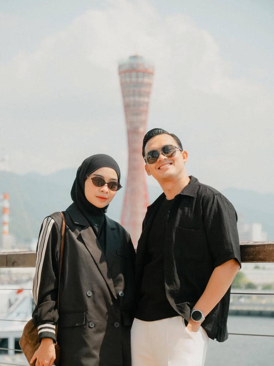 Photoshoot Ikbal Fauzi dan istri di pelabuhan Kobe