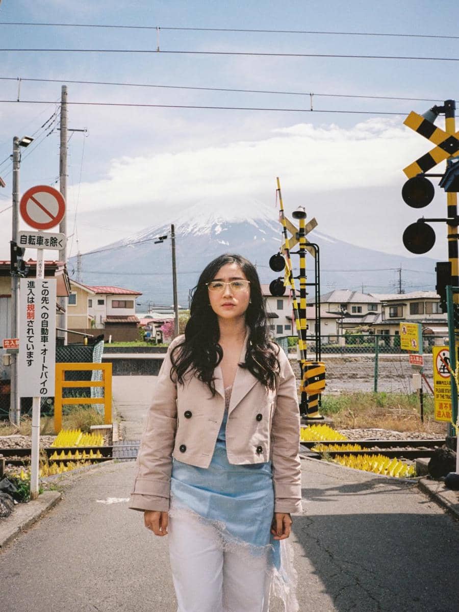Febby Rastanty saat liburan di Gunung Fuji, Jepang