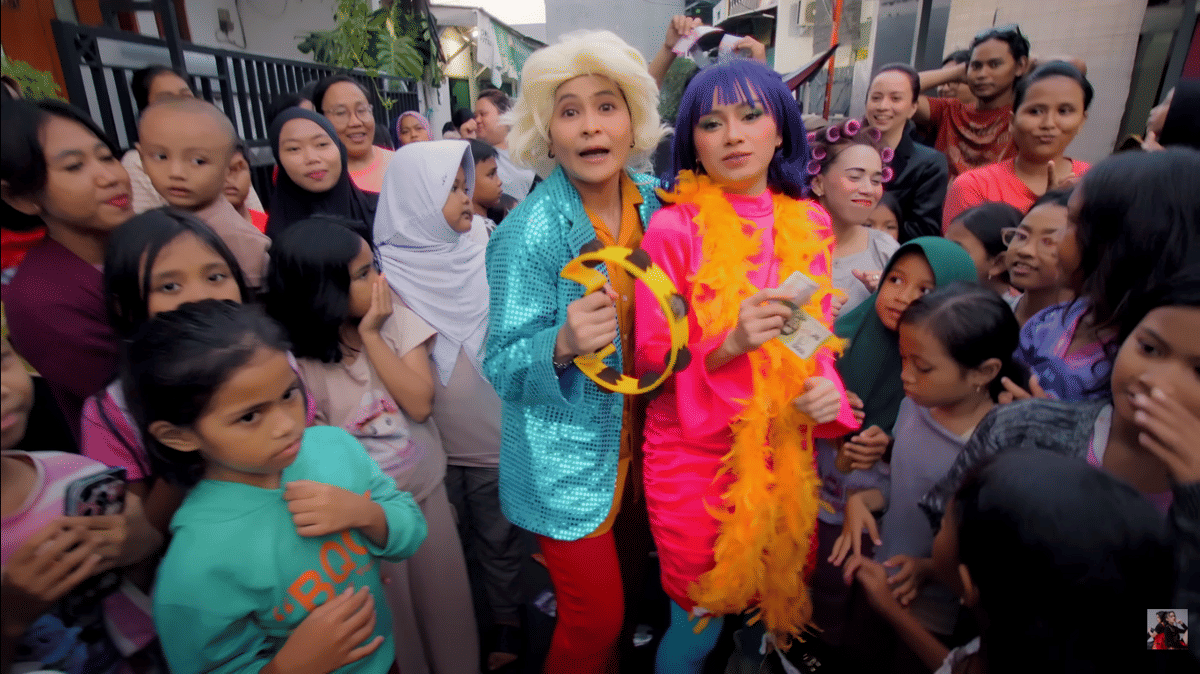 Gaya Dara dan Mita The Virgin di video clip terbaru