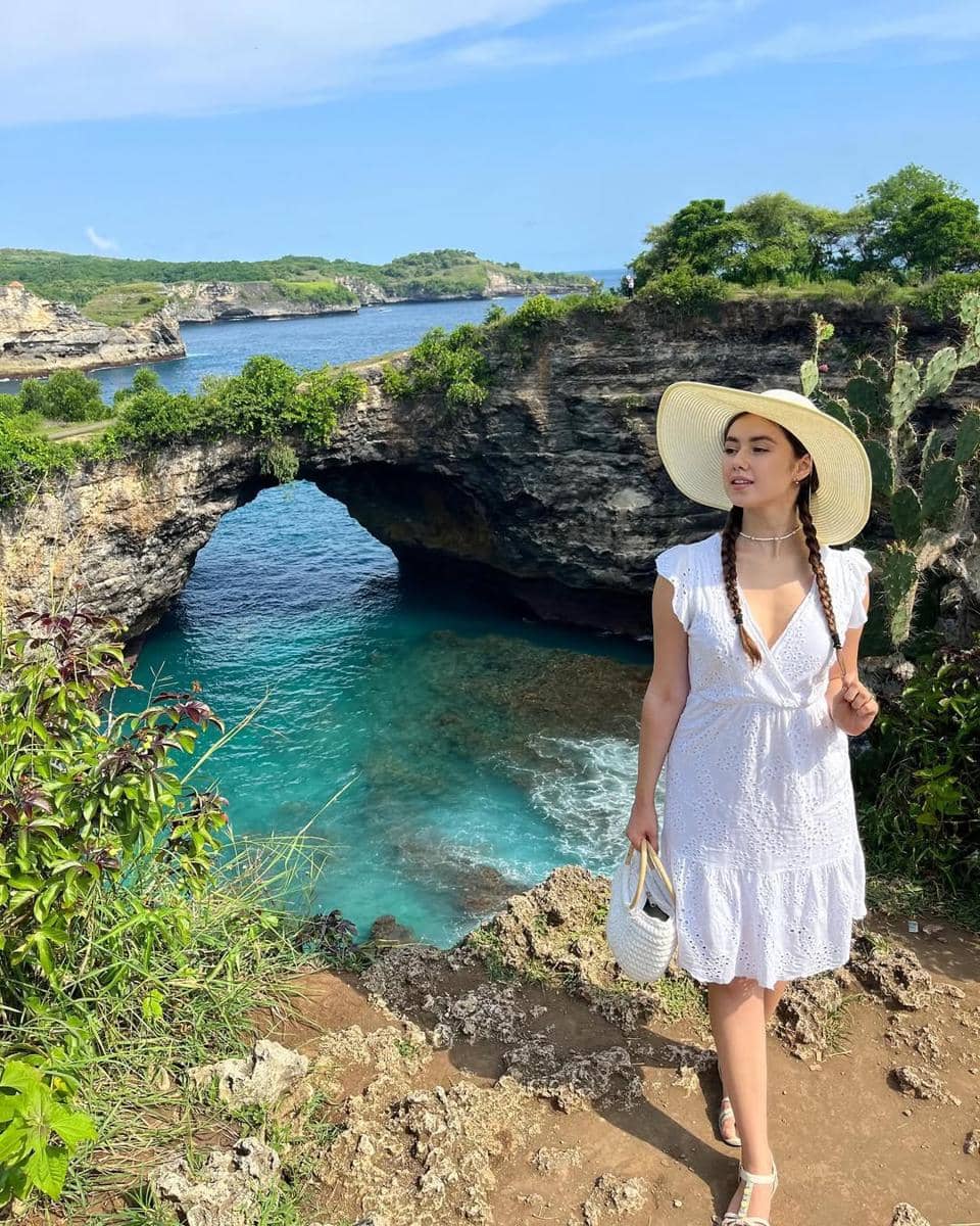 Gaya OOTD ala Vika Kolesnaya