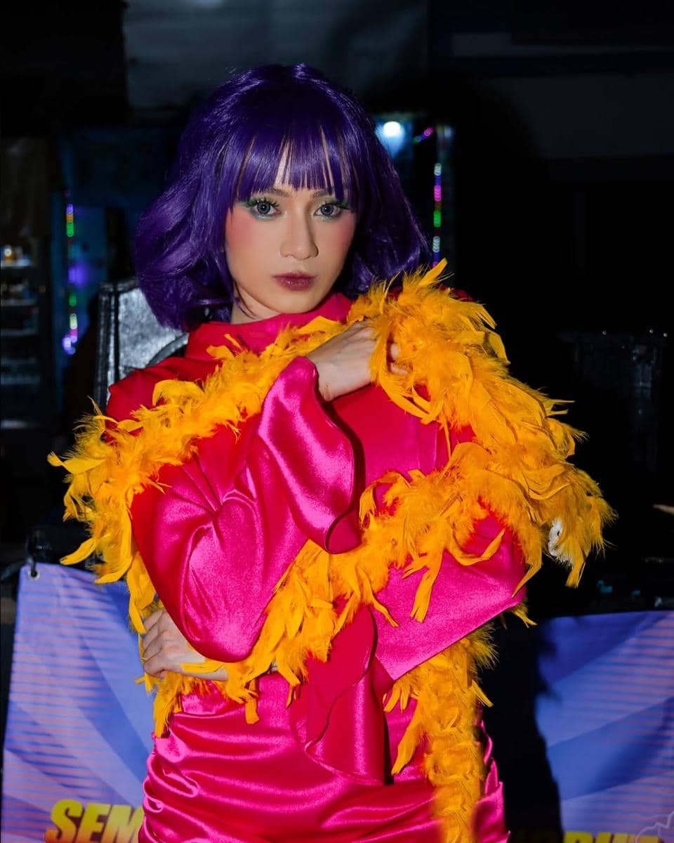 Gaya Dara dan Mita The Virgin di video clip terbaru