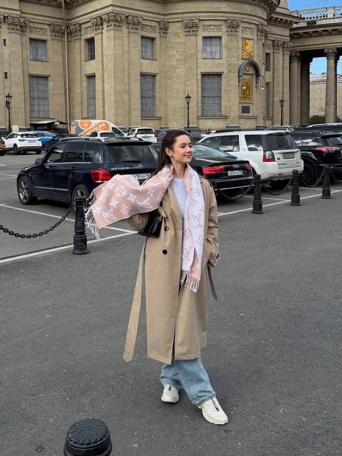 Gaya OOTD ala Vika Kolesnaya