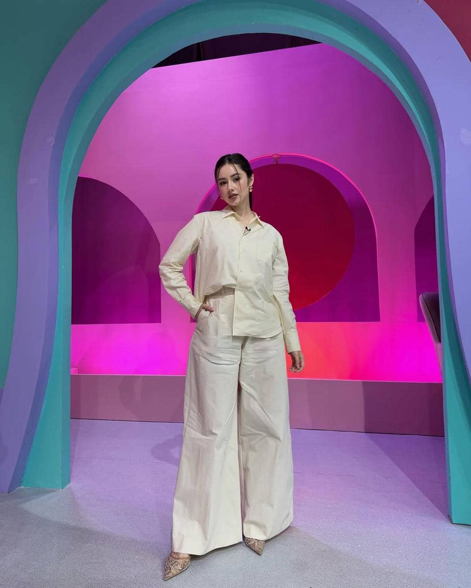 Gaya OOTD ala Vika Kolesnaya