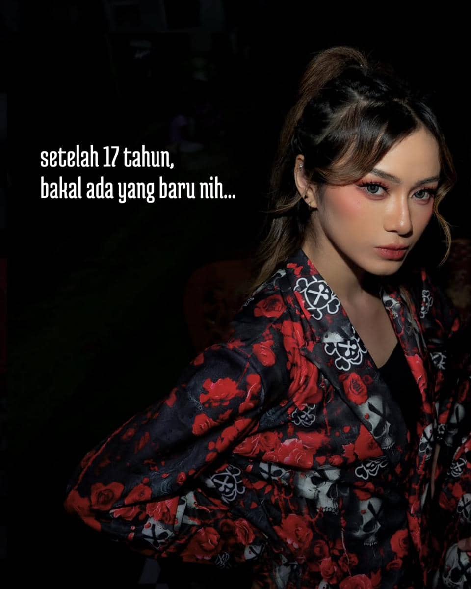 Gaya Dara dan Mita The Virgin di video clip terbaru