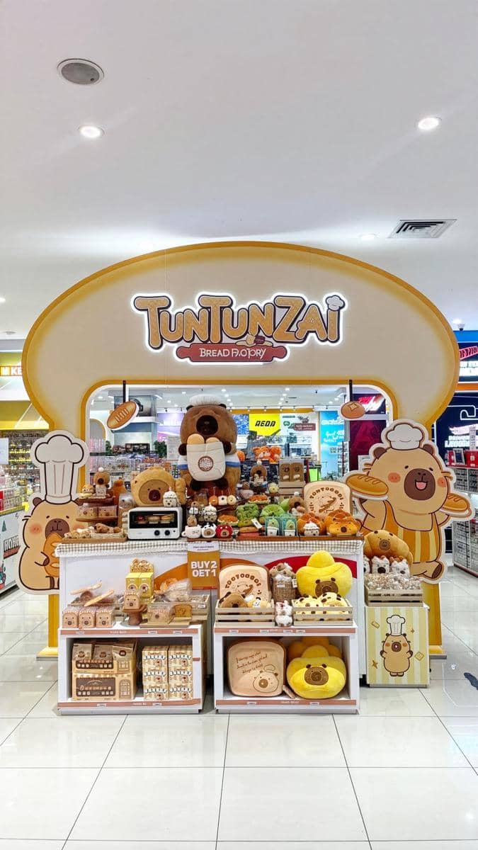 Toys Kingdom menghadirkan koleksi Tuntunzai Capybara di 32 toko yang tersebar di berbagai kota di Indonesia.