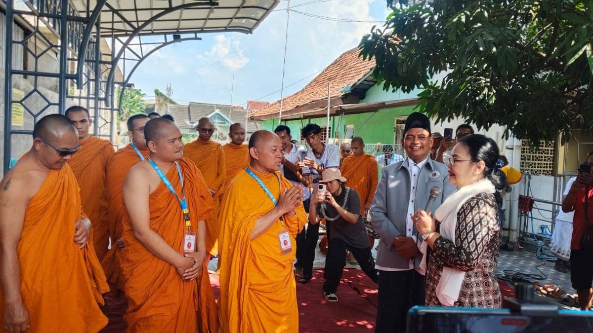 Toleransi di Semarang, Cerita Saat Biksu Thudong Singgah di Masjid Al Falah