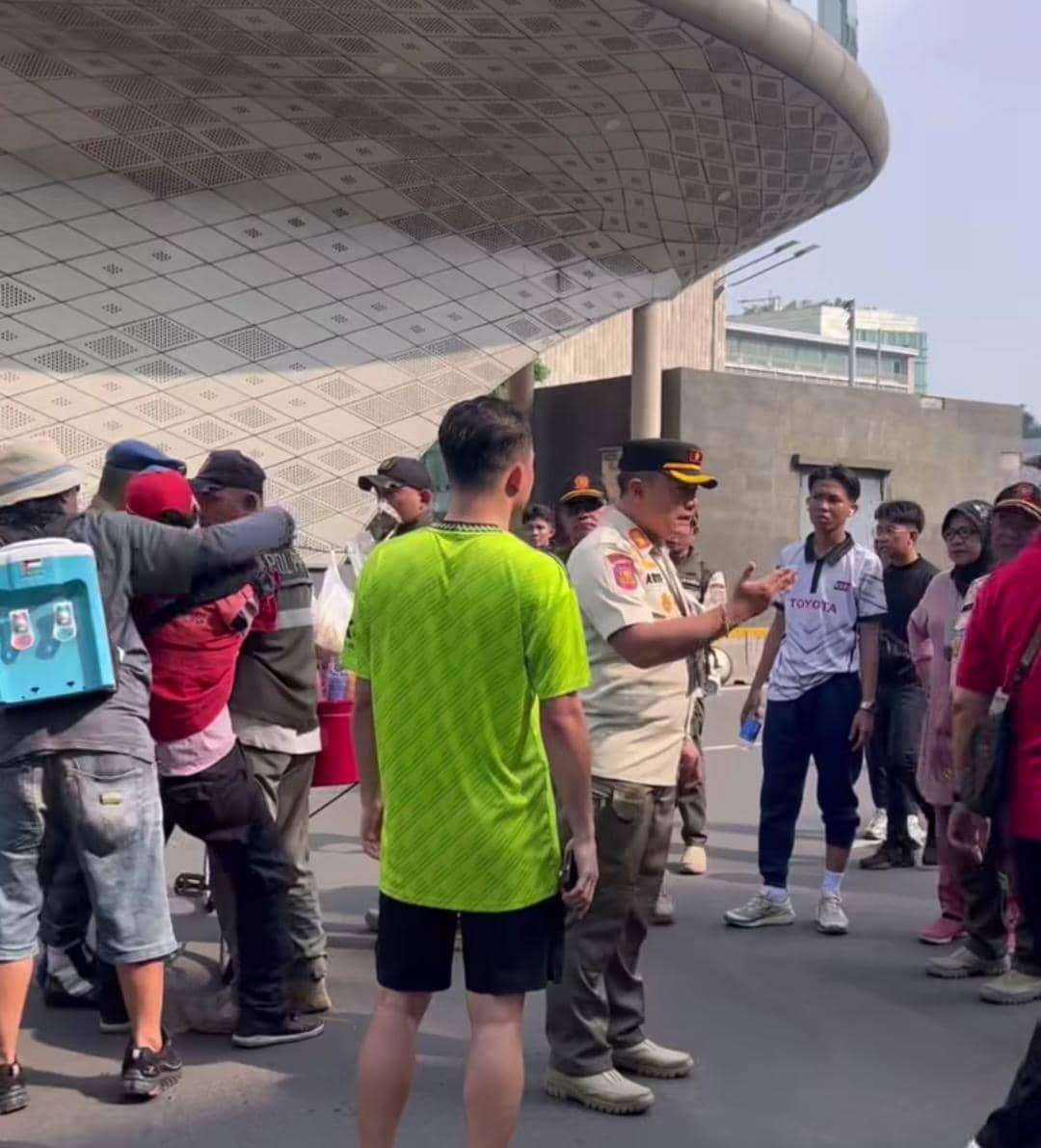 Satpol PP DKI Minta Maaf Usai Penertiban Pedagang Es Krim di CFD Viral