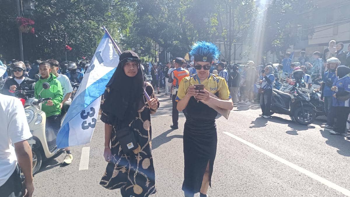 Pakai Daster hingga Tanduk Banteng, Keseruan Bobotoh Konvoi Persib