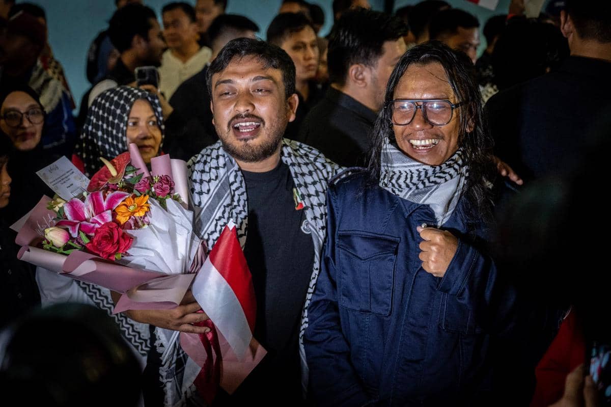 Pewarta Foto Republika Toudy Badai Rifan Billah (kiri) bersama Pewarta Republika Bambang Noroyono (kanan) menyapa wartawan 