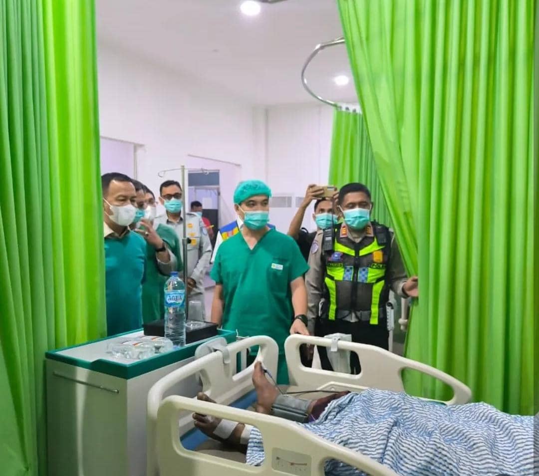 Korban selamat kecelakaan Bus ALS saat menjalani perawatan.