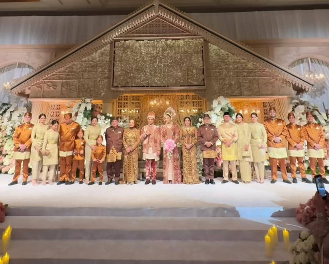 Resepsi pernikahan Tengku Nadira dan Teuku Agassi. 