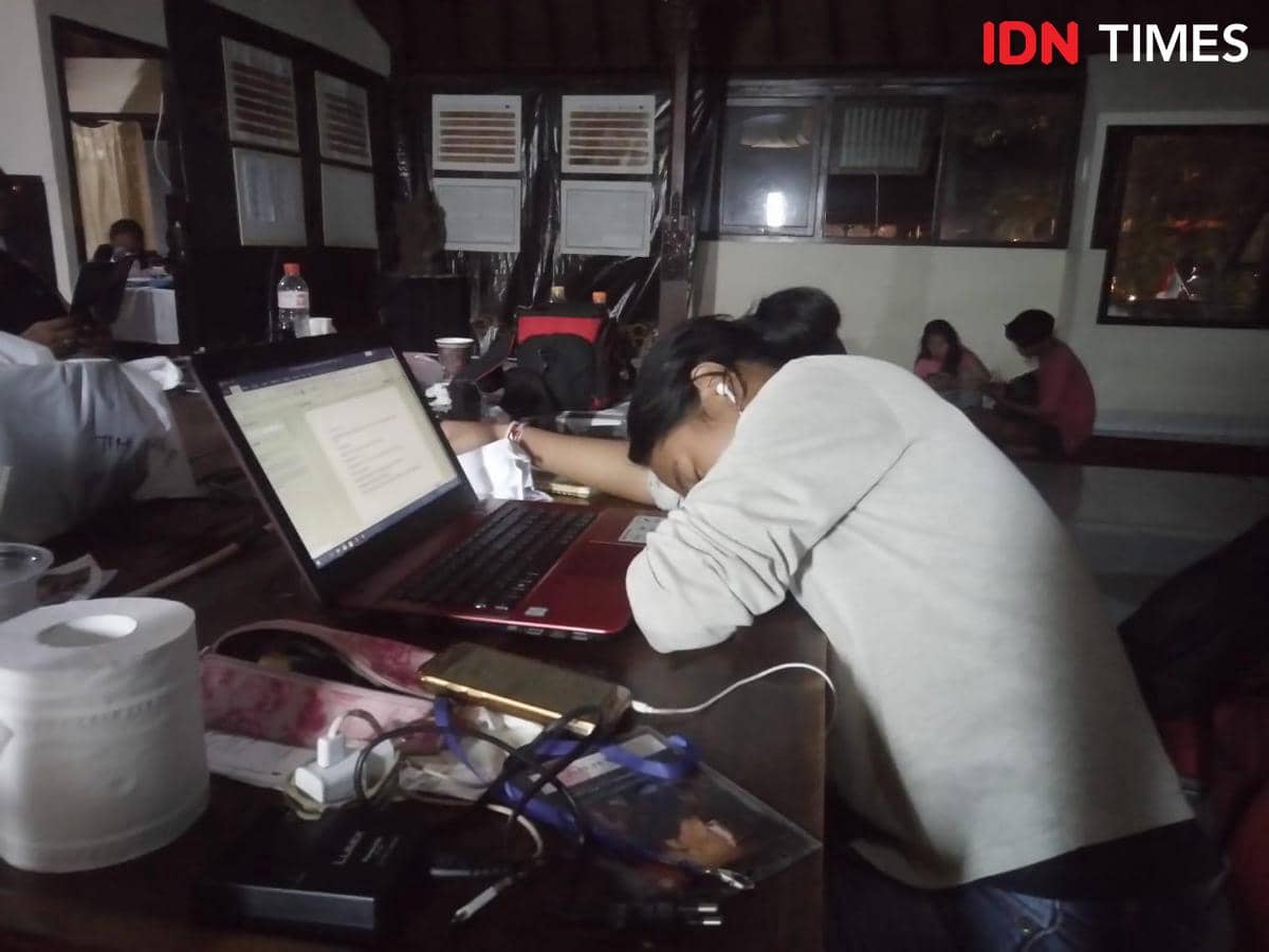 anak muda bekerja.jpeg