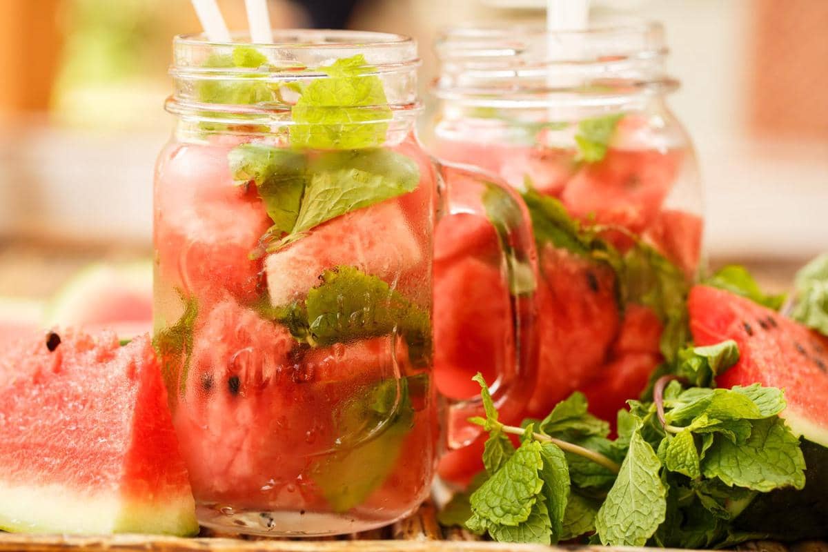 ilustrasi infused water semangka dan mint