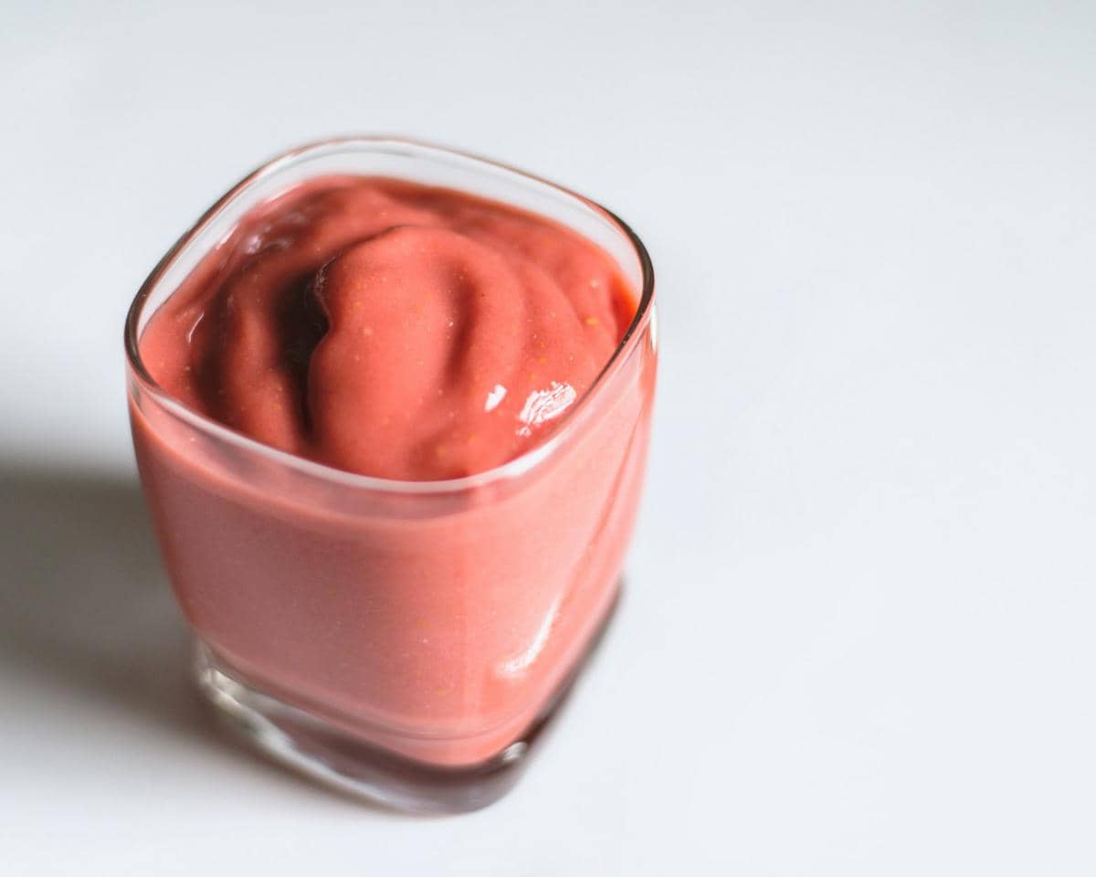 ilustrasi smoothie semangka dan yogurt