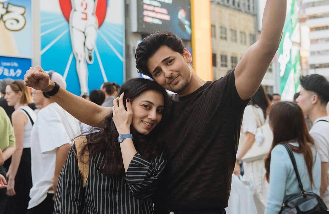 9 Potret Darshan Raval Liburan di Jepang, Romantis Bareng Istri