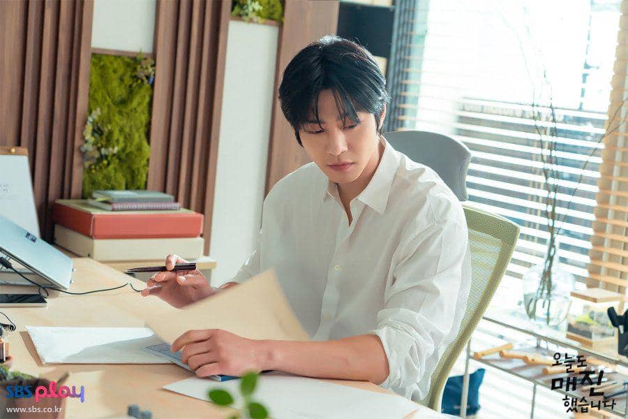 7 Integritas Matthew Lee dalam Bekerja di Drakor Sold Out On You
