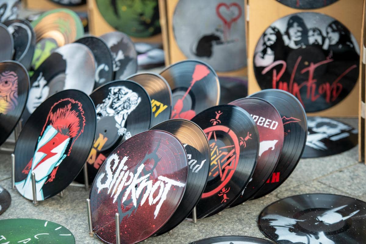 ilustrasi merchandise