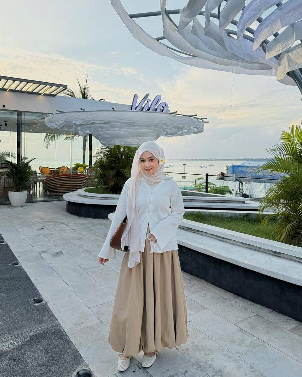 OOTD ke Pantai ala Syindi Lucia