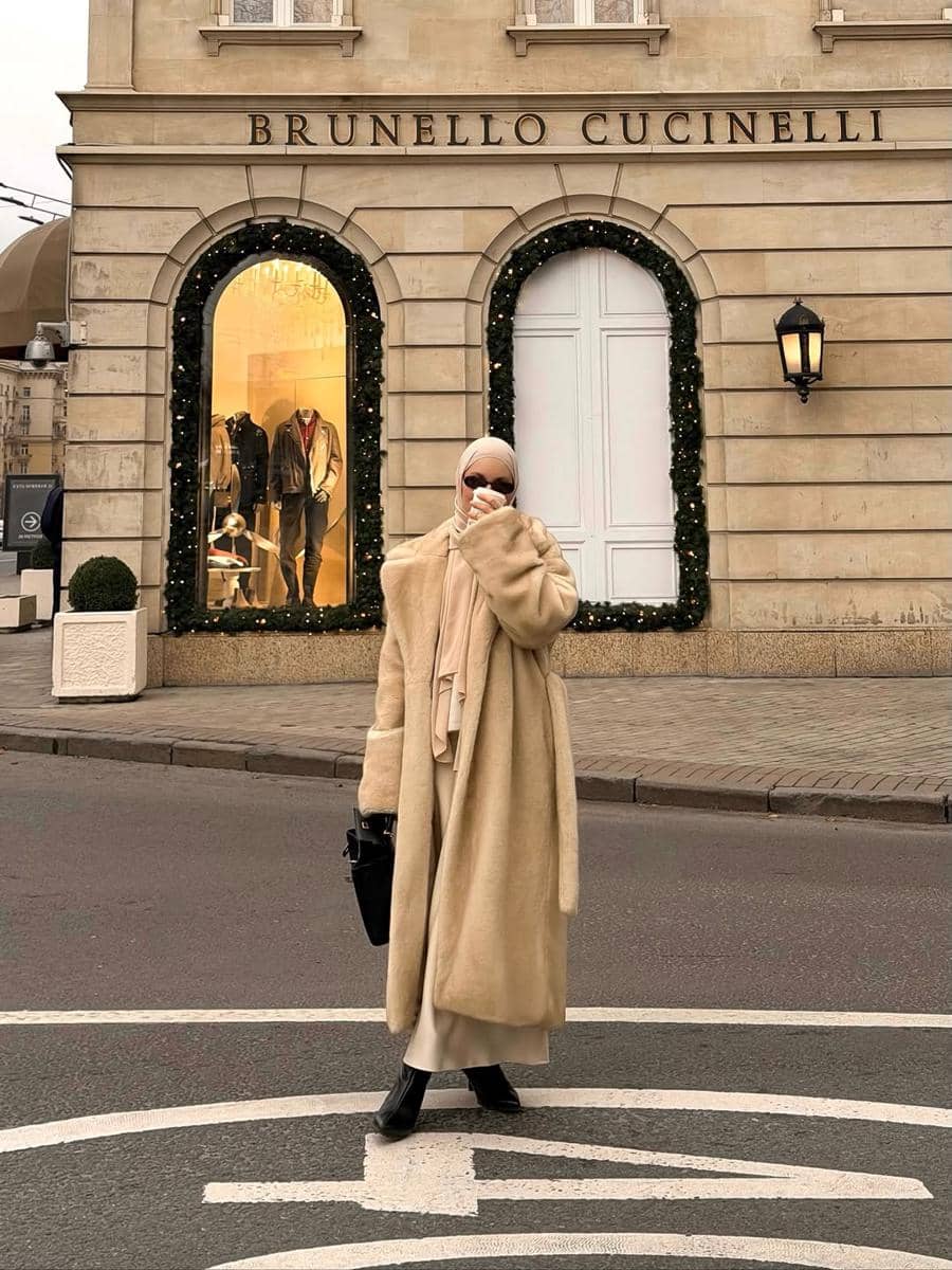 OOTD Pakai Long Coat ala Alyona Tata