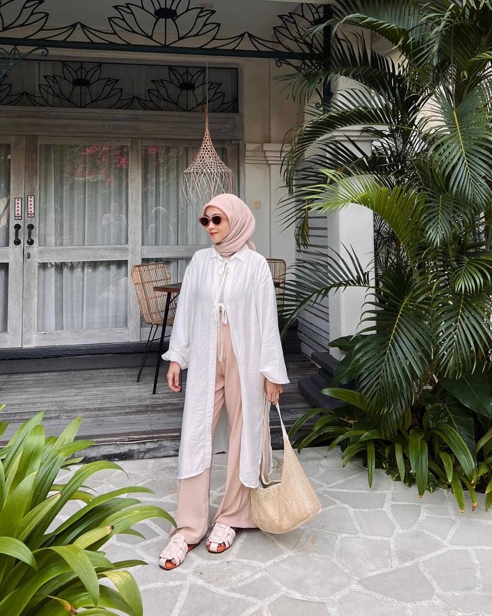 OOTD ke Pantai ala Syindi Lucia