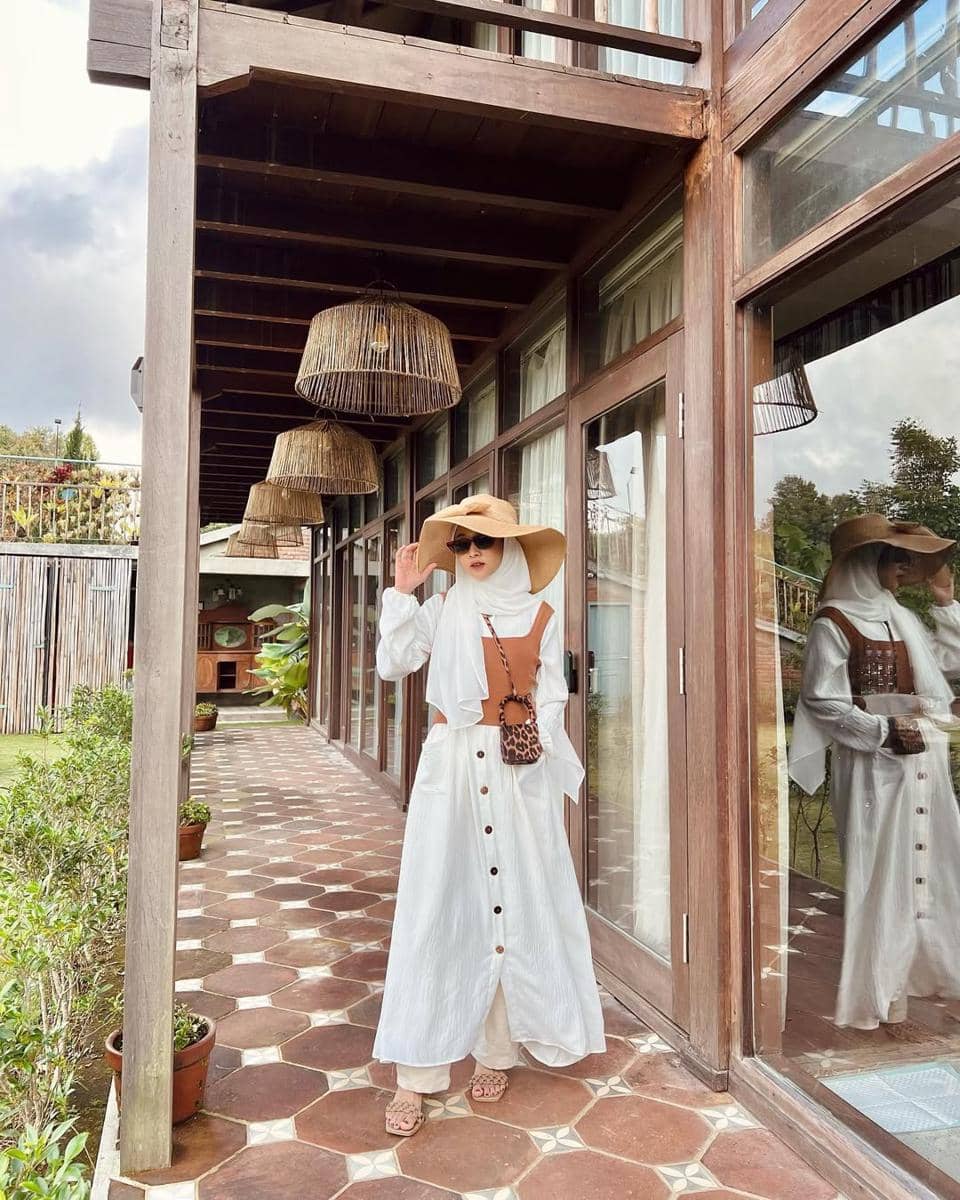 OOTD ke Pantai ala Syindi Lucia