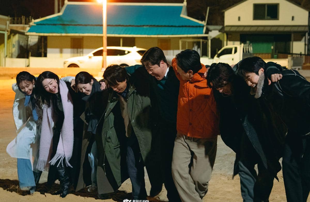 4 Pesan Mental Health dari Drakor We Are All Trying Here