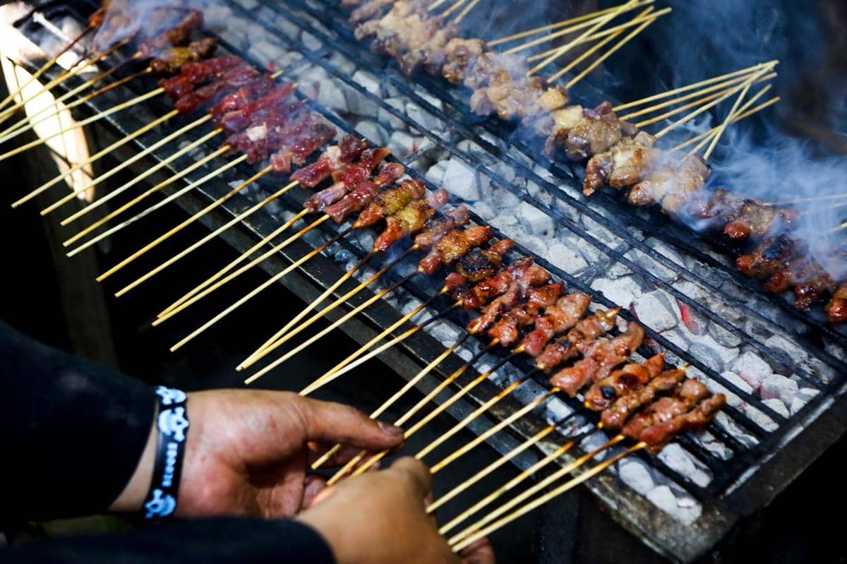 ilustrasi membakar sate