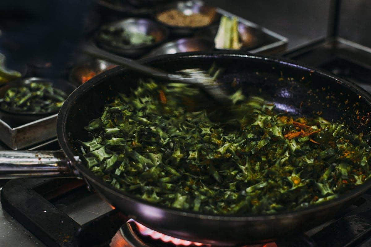 ilustrasi masak daun pepaya