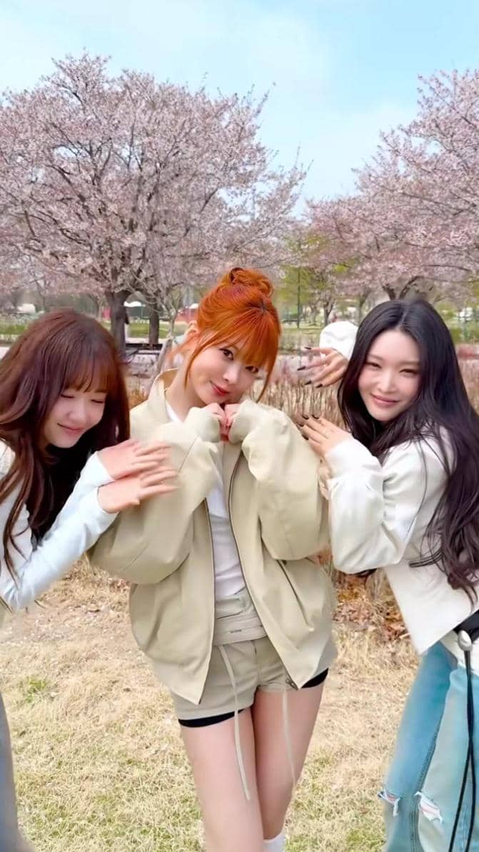 cuplikan Eunchae LE SSERAFIM ikut dance challenge Suddenly I.O.I