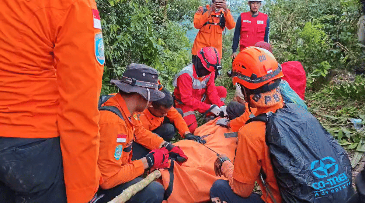 Basarnas Evakuasi Pendaki Tewas Tersambar Petir di Gunung Monrolo Maros