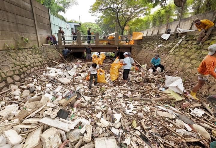 Normalisasi Kali Sabi, Berton-ton Sampah Diangkut untuk Cegah Banjir