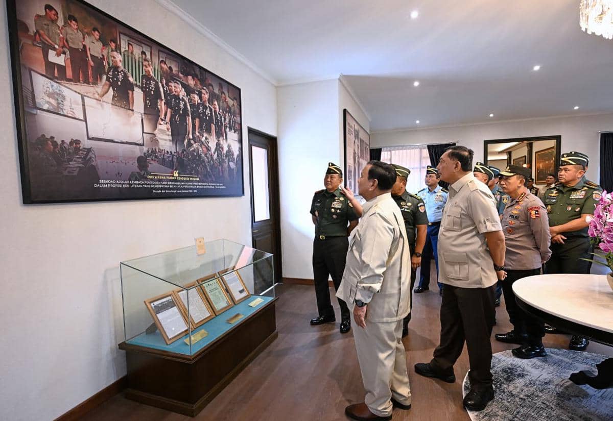 Presiden Prabowo Subianto meresmikan renovasi Museum dan Perpustakaan Sekolah Staf dan Komando Angkatan Darat (Seskoad) di Kota Bandung, Jaw