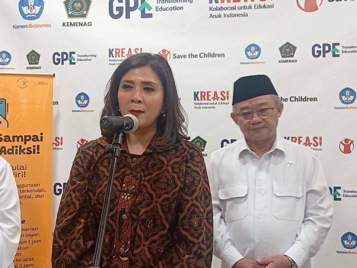 CEO Save The Children Dessy Kurwiany Ukar dalam seminar Hari Pendidikan Nasional di Gedung Kemendikdasmen, Senin (25/5/2026).