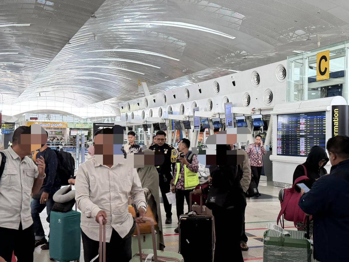 Pengungkapan 13 orang yang hendak berangkat Haji secara non-prosedural lewat bandara Kualanamu, Sumatra Utara.