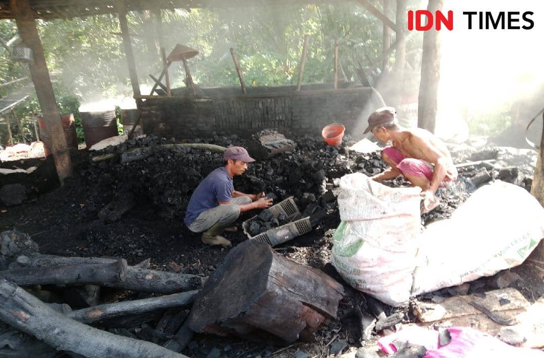 Iduladha Makin Dekat,Permintaan Arang di Banyumas Naik 70 Persen