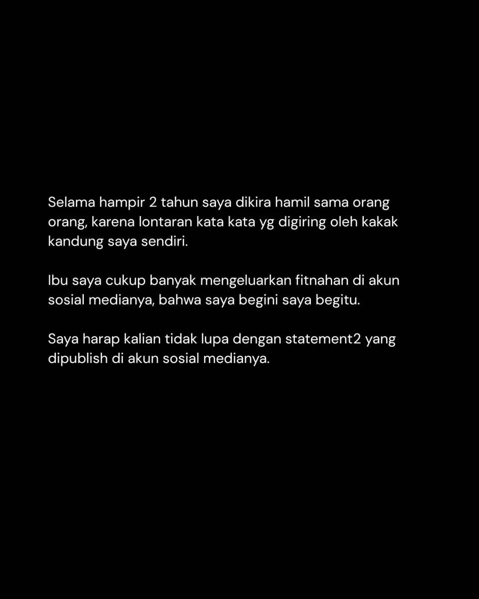 Tangkapan layar berisi klarifikasi Ratu Sofya di latar belakang hitam dengan teks putih mengenai tuduhan dan fitnah di media sosial.