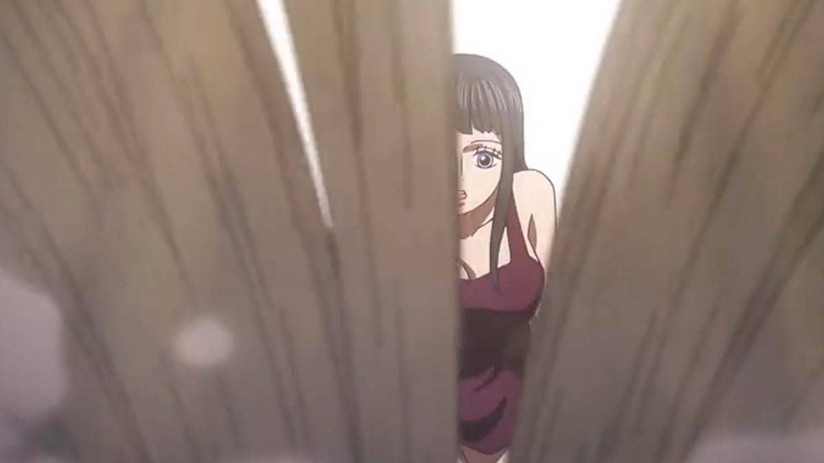 Karakter anime berambut hitam panjang mengenakan gaun merah tua sedang melihat ke arah buku raksasa yang terbuka di depannya.
