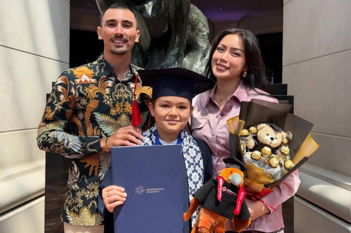 7 Potret El Barack, Anak Jessica Iskandar, Lulus SD, Semringah Bangga!