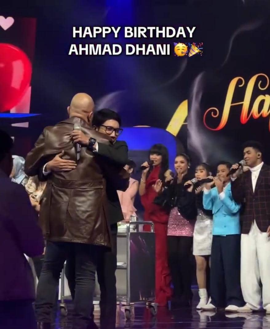 Kejutan ultah Ahmad Dhani di The Icon