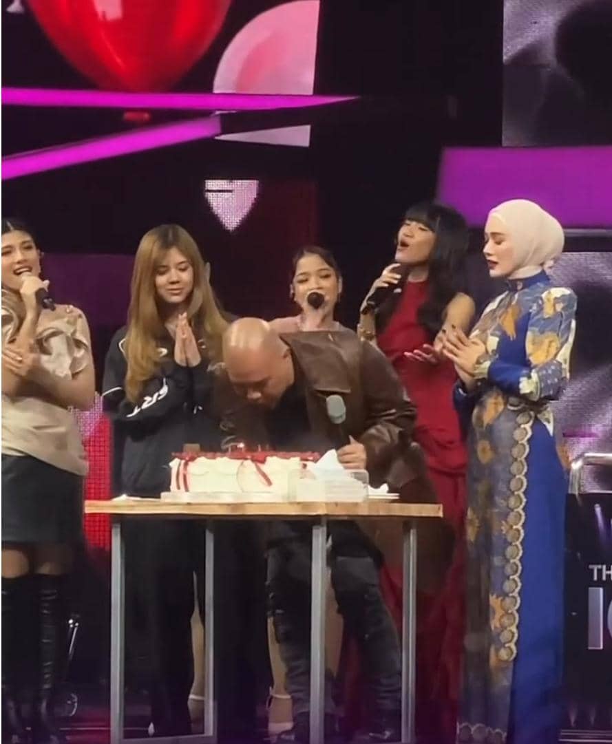 Kejutan ultah Ahmad Dhani di The Icon
