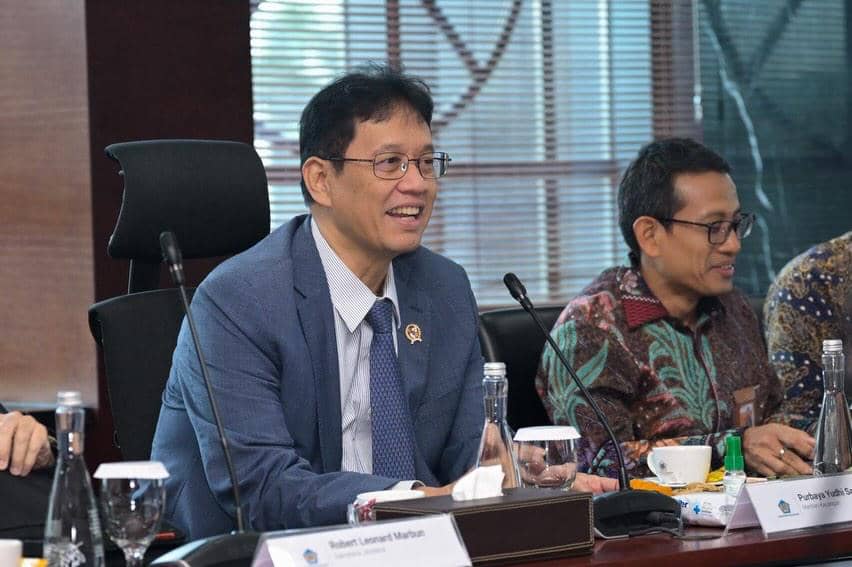 Membahas tentang tidak lanjut dari arahan presiden