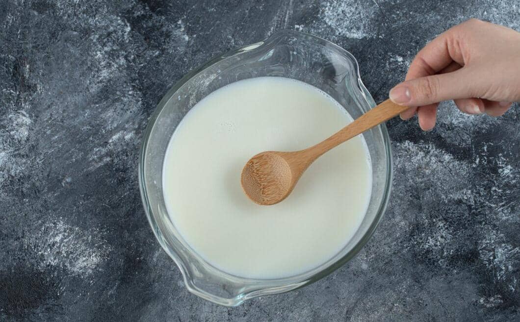 susu hangat (magnific.com/azerbaijan_stockers)