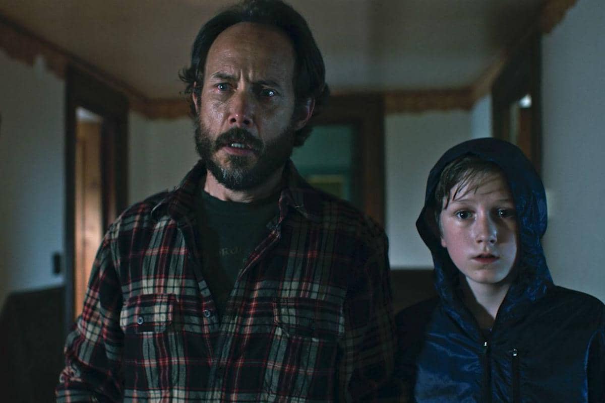 adegan dalam film The Witch in the Window